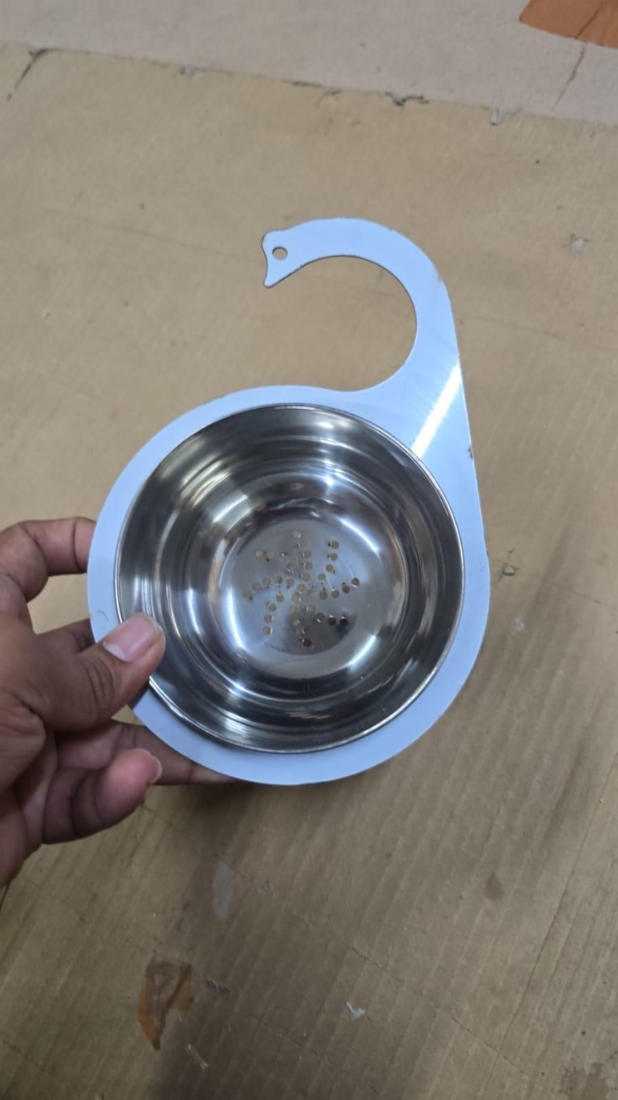Stainless Steel Swan Drain Basket – Elegant & Efficient Kitchen Essential 🦢✨